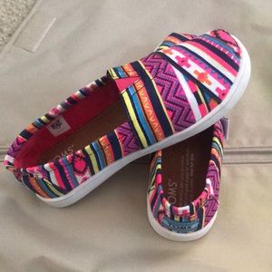 Brand new Toms for girls KID size!!! Not adult